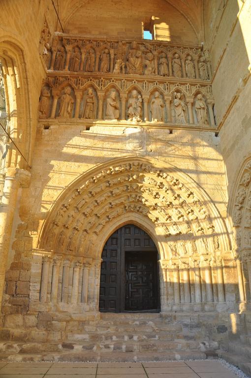 Las Cantigas Villalcázar de Sirga Екстериор снимка